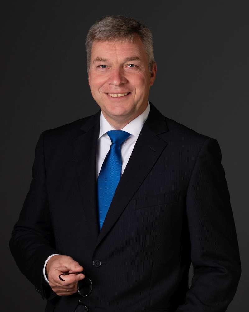 René Strik - Allround financieel professional gespecialiseerd in internationale handel